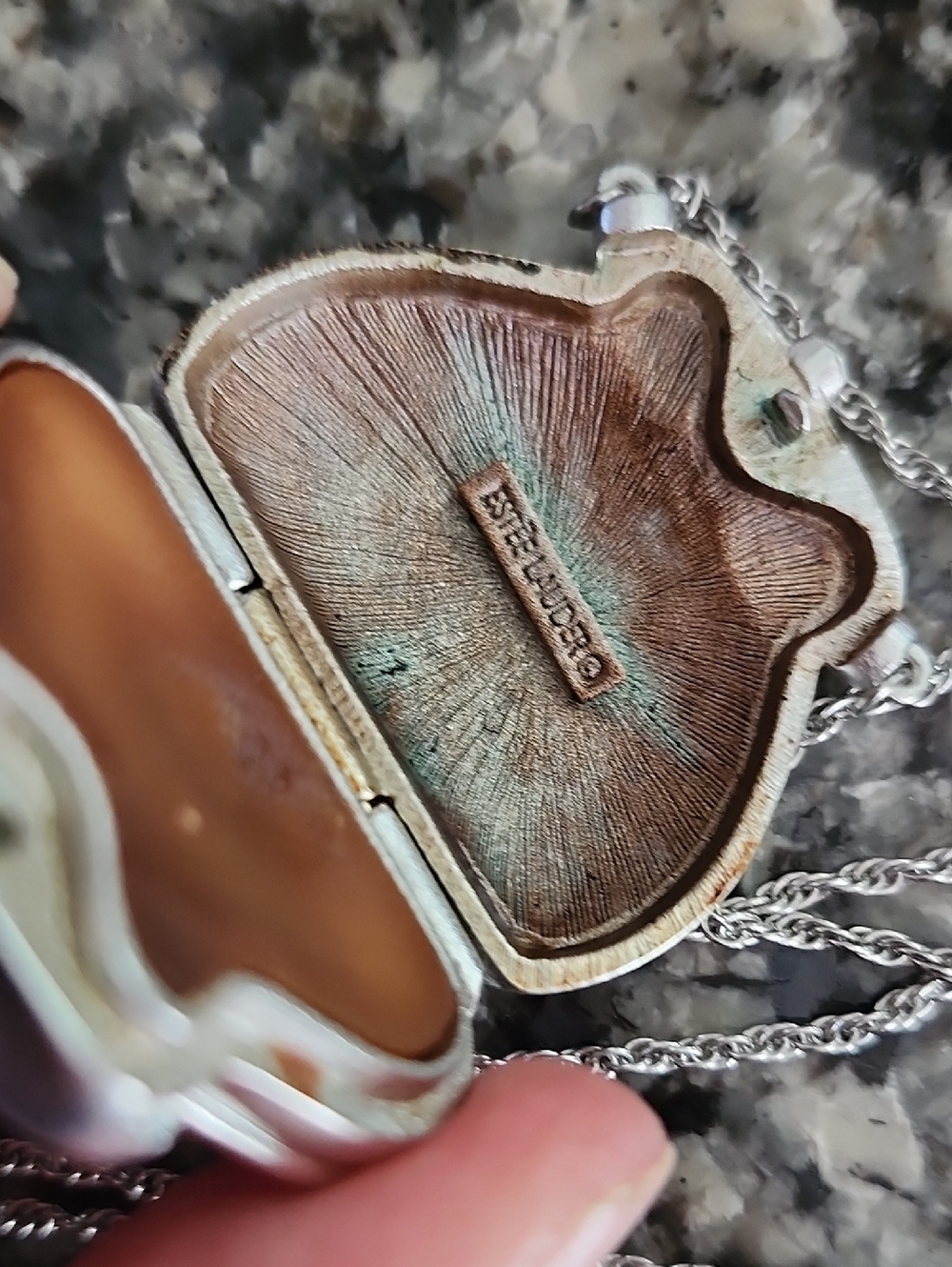 Vtg Estee Lauder Silver Tone Purse Pendant Necklace Solid Perfume Compact - Picture 9 of 16